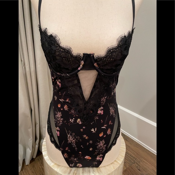 ❤️ EXQUISITE BRAND NEW NEVER WORN GORGEOUS & SEXY VS SATIN FLOWER PRINT TEDDY! 😍 - Picture 6 of 11